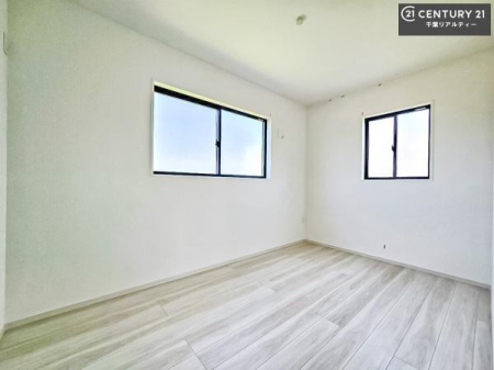 �m�� �V���v���Ƀf�U�C������Ă��邽�߁A�Ƌ��I�т܂���I
���C�ɓ���̉Ƌ��u���Ă��낰���Ԃ���邱�Ƃ��ł��܂��B