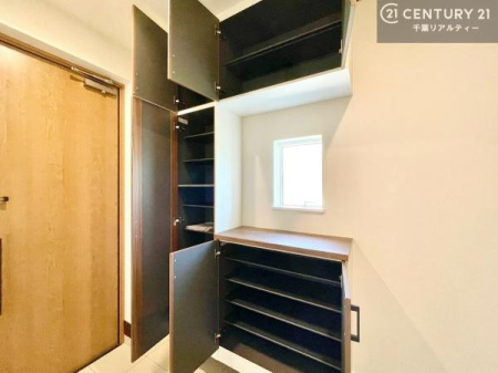 ���� �V���[�Y�{�b�N�X�t���Ȃ̂ŁA���ւ��Еt�����|�������₷���ł��I
�X�b�L���������ւŌ˂��J�����u�ԁA�������̂���S�n������Ԃ��o�}���Ă���܂��B