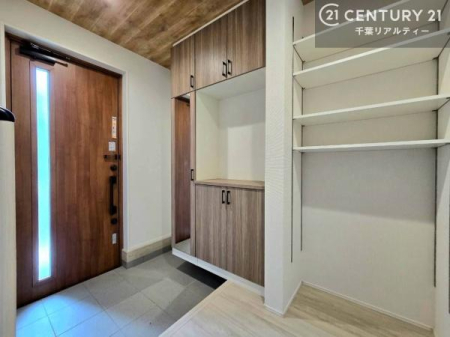 ���� �V���[�Y�{�b�N�X�t���Ȃ̂ŁA���ւ��Еt�����|�������₷���ł��I
�X�b�L���������ւŌ˂��J�����u�ԁA�������̂���S�n������Ԃ��o�}���Ă���܂��B
