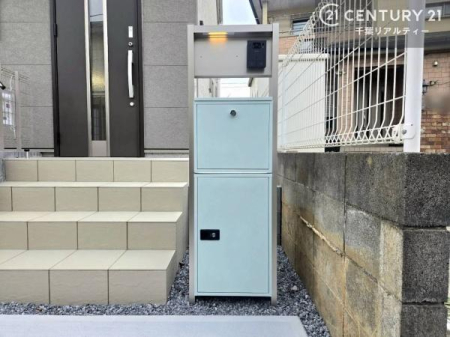 ���̑����n ��z�{�b�N�X���������Ă��邽�߁A�s�ݎ��ł��ו��̎󂯎�肪�\�B
�Ĕz�B�̎�Ԃ��Ȃ��A�Z���������ł��X�g���X�Ȃ����p�ł��܂��B