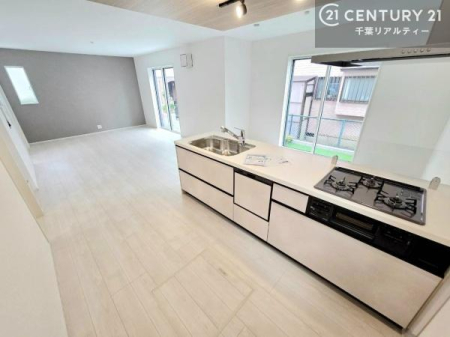 �L�b�`�� ��l�C�̑Ζʎ��V�X�e���L�b�`�����̗p���Ă��܂��I���Ƒ��̃R�~���j�P�[�V���������R�Ƒ�����݌v�ł��B
���q�l�ɂ��ڂ��͂��̂Ŋ������ł��ˁI�L�X�g���ĉ��K�ō�Ƃ��i�݂܂��B