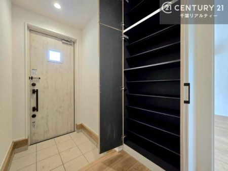 ���� �V���[�Y�{�b�N�X�t���B���ւ��Еt�����|�������₷���ł��I
�X�b�L���������ւŌ˂��J�����u�ԁA�������̂���S�n������Ԃ��o�}���Ă���܂��B