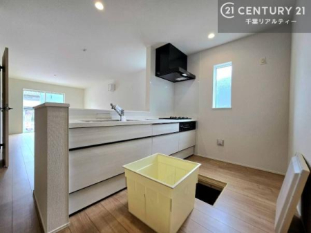�L�b�`�� ��Ƃ肠�钲���X�y�[�X�ō�Ƃ����₷�����K�ȃL�b�`���ł��I
���q�l�ƈꏏ�ɂ��َq������y���߂�L�X�X�y�[�X�ł��B�y�����������ԂɂȂ肻���ł��ˁI