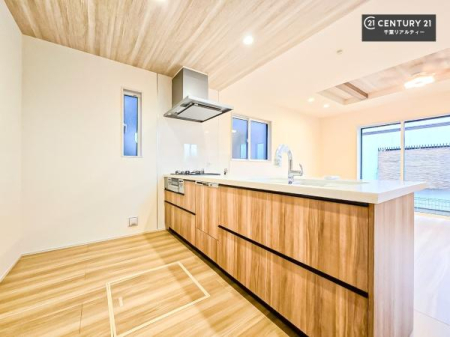 �L�b�`�� ��Ƃ肠�钲���X�y�[�X�ō�Ƃ����₷�����K�ȃL�b�`���ł��I
���q�l�ƈꏏ�ɂ��َq������y���߂�L�X�X�y�[�X�ł��B�y�����������ԂɂȂ肻���ł��ˁI�S�~�o���ɂ��֗��ȏ��������I
