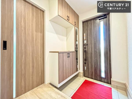 ���� �V���[�Y�{�b�N�X�t���Ȃ̂ŁA���ւ��Еt�����|�������₷���ł��I
�X�b�L���������ւŌ˂��J�����u�ԁA�������̂���S�n������Ԃ��o�}���Ă���܂��B