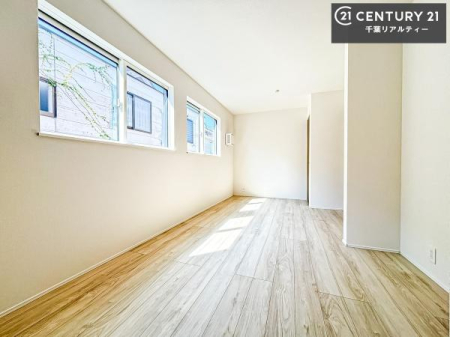 �m�� �V���v���Ƀf�U�C������Ă��邽�߁A�Ƌ��I�т܂���I
���C�ɓ���̉Ƌ��u���Ă��낰���Ԃ���邱�Ƃ��ł��܂��B