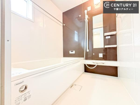 ���� �������������l�̕��͋C�̃o�X���[���́A�����o�Ă��ăo�X�^�C�����[���I
���d���撣���Ă��邲�J���ɂ��D�݂̓����̓����܂����āA�y����ł݂Ă͂������ł��傤���H