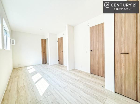 �m�� �V���v���Ƀf�U�C������Ă��邽�߁A�Ƌ��I�т܂���I
���C�ɓ���̉Ƌ��u���Ă��낰���Ԃ���邱�Ƃ��ł��܂��B
