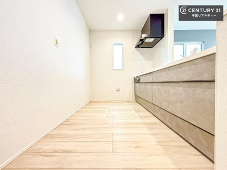 �L�b�`�� ��Ƃ肠�钲���X�y�[�X�ō�Ƃ����₷�����K�ȃL�b�`���ł��I
���q�l�ƈꏏ�ɂ��َq������y���߂�L�X�X�y�[�X�ł��B�y�����������ԂɂȂ肻���ł��ˁI