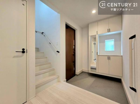���� �V���[�Y�{�b�N�X�t���B���ւ��Еt�����|�������₷���ł��I
�X�b�L���������ւŌ˂��J�����u�ԁA�������̂���S�n������Ԃ��o�}���Ă���܂��B
