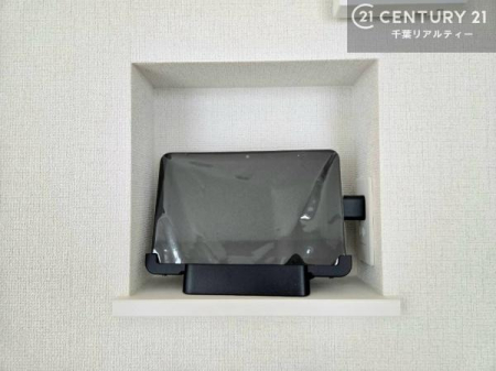 ���̑����� TV���j�^�[�t���C���^�[�z��������A�K��҂��f���Ŋm�F���Ă���Ή��ł��邽�߁A�h�Ɩʂ����S�ł��B���q�l�̂�����Ԏ��ɂ��S�����A���Ƒ��̈��S�E���S�ȕ�炵���T�|�[�g���܂��B