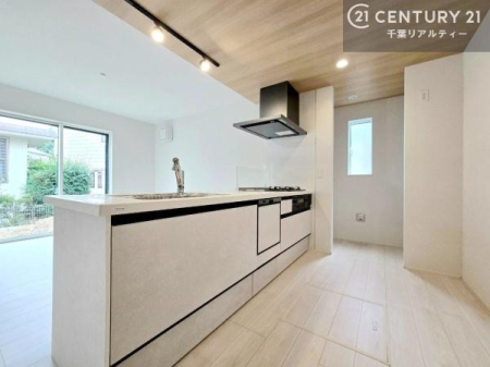 �L�b�`�� ��Ƃ肠�钲���X�y�[�X�ō�Ƃ����₷�����K�ȃL�b�`���ł��I
���q�l�ƈꏏ�ɂ��َq������y���߂�L�X�X�y�[�X�ł��B�y�����������ԂɂȂ肻���ł��ˁI