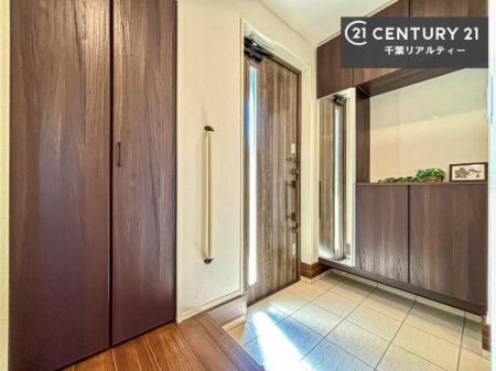 ���� �V���[�Y�{�b�N�X�t���Ȃ̂ŁA���ւ��Еt�����|�������₷���ł��I
�X�b�L���������ւŌ˂��J�����u�ԁA�������̂���S�n������Ԃ��o�}���Ă���܂��B