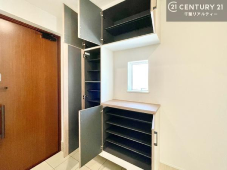 ���� �V���[�Y�{�b�N�X�t���Ȃ̂ŁA���ւ��Еt�����|�������₷���ł��I
�X�b�L���������ւŌ˂��J�����u�ԁA�������̂���S�n������Ԃ��o�}���Ă���܂��B