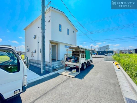 �O�ʓ��H�܂ތ��n�ʐ^ �S�䂭�܂Ō��n����������������悤�A�����ē��̂��p�ӂ������Ă���܂��B���C�y�ɂ��₢���킹�̏�A���z�̕�炵�ւ̈�������i�߂��������I