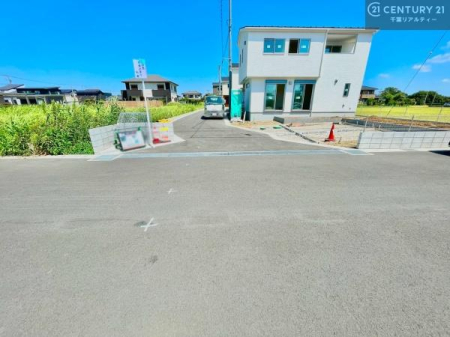 �O�ʓ��H�܂ތ��n�ʐ^ �{�����ɂ����������������������܂�����A�ǂ������C�y�ɂ��₢���킹���������B
�S���X�^�b�t���A���J�ɂ��ē��������܂��B