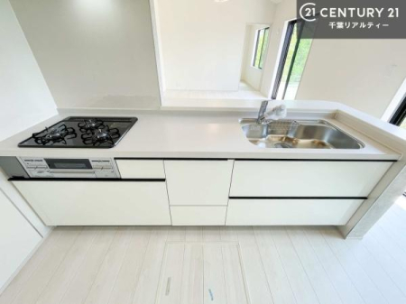 �L�b�`�� ��Ƃ����₷���V�X�e���L�b�`���ł��I���[���t���Ă���̂ŁA�����X�y�[�X�ɕ���u���Ȃ��čς݂܂��I
�L�X�g���āA���K�ɍ�Ƃ��ł��܂��I