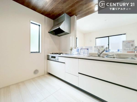 �L�b�`�� ��Ƃ����₷���V�X�e���L�b�`���ł��I���[���t���Ă���̂ŁA�����X�y�[�X�ɕ���u���Ȃ��čς݂܂��I
�L�X�g���āA���K�ɍ�Ƃ��ł��܂��I