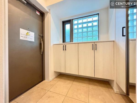 ���� �V���[�Y�{�b�N�X�t���Ȃ̂ŁA���ւ��Еt�����|�������₷���ł��I
�X�b�L���������ւŌ˂��J�����u�ԁA�������̂���S�n������Ԃ��o�}���Ă���܂��B