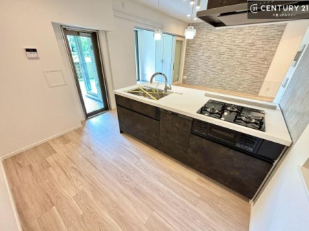 �L�b�`�� ��Ƃ����₷���V�X�e���L�b�`���ł��I���[���t���Ă���̂ŁA�����X�y�[�X�ɕ���u���Ȃ��čς݂܂��I
�L�X�g���āA���K�ɍ�Ƃ��ł��܂��I