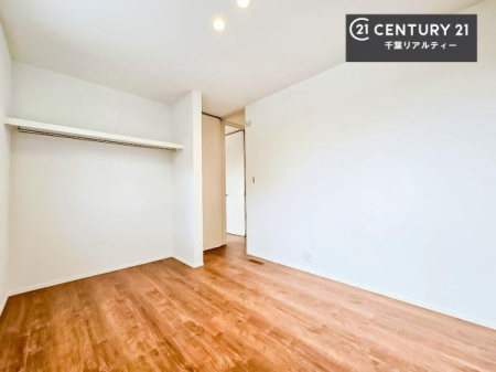 �q������ ���[�X�y�[�X�����Ă��܂��I�������X�b�L�����ڂ��鎖���ł��܂��ˁB
�Ƌ��I�΂Ȃ��V���v���ȃf�U�C���ׁ̈A�Ƌ��I�΂����C�ɓ���̋�ԍ�肪�ł������ł��ˁB