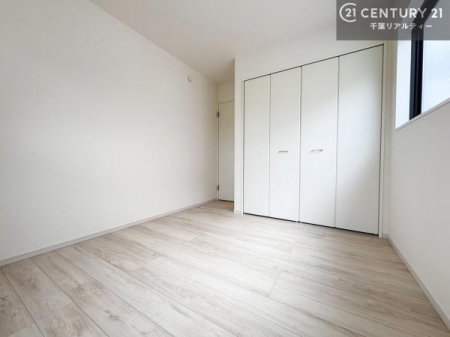 �q������ ���[�X�y�[�X�����Ă��܂��I�������X�b�L�����ڂ��鎖���ł��܂��ˁB
�Ƌ��I�΂Ȃ��V���v���ȃf�U�C���ׁ̈A�Ƌ��I�΂����C�ɓ���̋�ԍ�肪�ł������ł��ˁB