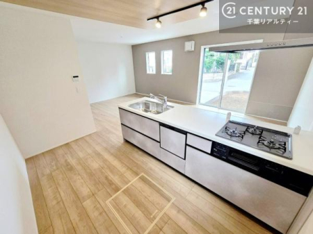 �L�b�`�� ��Ƃ肠�钲���X�y�[�X�ō�Ƃ����₷�����K�ȃL�b�`���ł��I
���q�l�ƈꏏ�ɂ��َq������y���߂�L�X�X�y�[�X�ł��B�y�����������ԂɂȂ肻���ł��ˁI