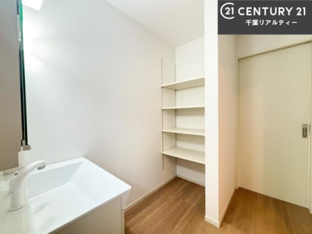 ���ʑ�E���ʏ� ���[�L�x�Ȑ��ʏ��́A�^�I������p�i���������萮���ł��A���ł��������̂����Ԃ�ۂĂ܂��B
