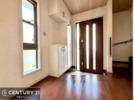 ���� �V���[�Y�{�b�N�X�t���Ȃ̂ŁA���ւ��Еt�����|�������₷���ł��I
�X�b�L���������ւŌ˂��J�����u�ԁA�������̂���S�n������Ԃ��o�}���Ă���܂��B
