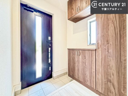���� �V���[�Y�{�b�N�X�t���Ȃ̂ŁA���ւ��Еt�����|�������₷���ł��I
�X�b�L���������ւŌ˂��J�����u�ԁA�������̂���S�n������Ԃ��o�}���Ă���܂��B