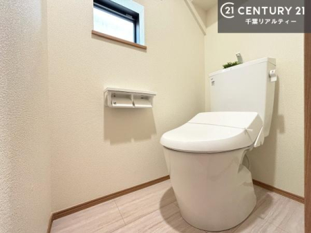 �g�C�� �������֍��ɂ��A�~��͕֍����g�����ł���̂ŗ₽���֍��ɍ��炸�ɍςފ������d�l�ł��I�V���v���ȃJ���[����Ƃ��Ă���̂ŁA������ꂪ���₷���ł��B