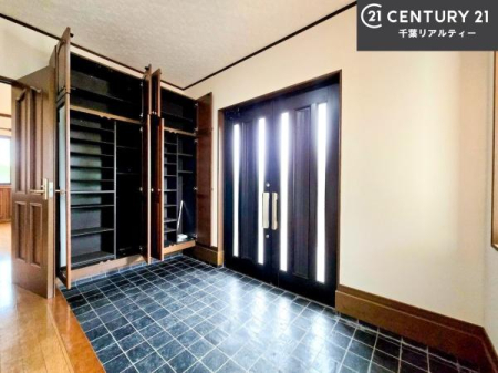���� �V���[�Y�{�b�N�X�t���Ȃ̂ŁA���ւ��Еt�����|�������₷���ł��I
�X�b�L���������ւŌ˂��J�����u�ԁA�������̂���S�n������Ԃ��o�}���Ă���܂��B