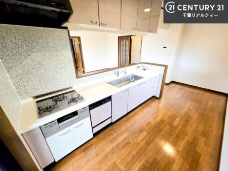 �L�b�`�� ��Ƃ肠�钲���X�y�[�X�ō�Ƃ����₷�����K�ȃL�b�`���ł��I
���q�l�ƈꏏ�ɂ��َq������y���߂�L�X�X�y�[�X�ł��B�y�����������ԂɂȂ肻���ł��ˁI