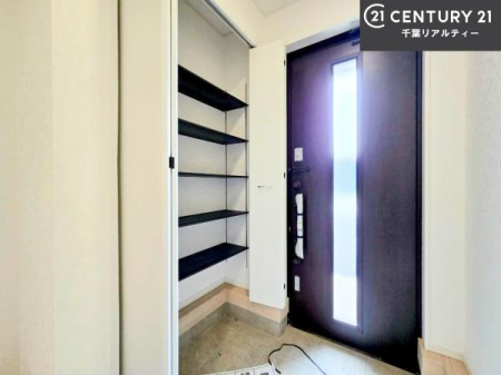 ���� �V���[�Y�{�b�N�X�t���Ȃ̂ŁA���ւ��Еt�����|�������₷���ł��I
�X�b�L���������ւŌ˂��J�����u�ԁA�������̂���S�n������Ԃ��o�}���Ă���܂��B