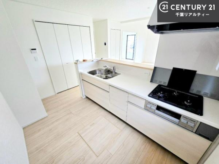 �L�b�`�� ��Ƃ肠�钲���X�y�[�X�ō�Ƃ����₷�����K�ȃL�b�`���ł��I
���q�l�ƈꏏ�ɂ��َq������y���߂�L�X�X�y�[�X�ł��B�y�����������ԂɂȂ肻���ł��ˁI