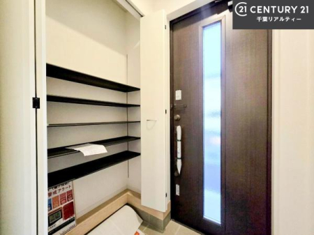 ���� �V���[�Y�{�b�N�X�t���Ȃ̂ŁA���ւ��Еt�����|�������₷���ł��I
�X�b�L���������ւŌ˂��J�����u�ԁA�������̂���S�n������Ԃ��o�}���Ă���܂��B