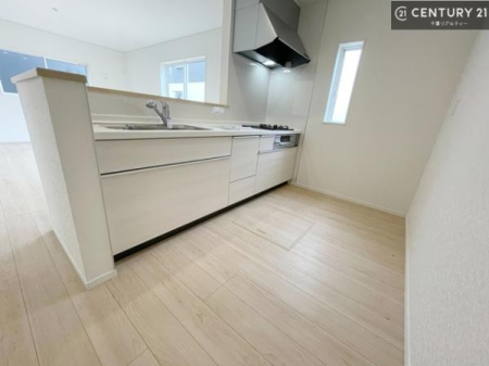 �L�b�`�� ��Ƃ肠�钲���X�y�[�X�ō�Ƃ����₷�����K�ȃL�b�`���ł��I
���q�l�ƈꏏ�ɂ��َq������y���߂�L�X�X�y�[�X�ł��B�y�����������ԂɂȂ肻���ł��ˁI