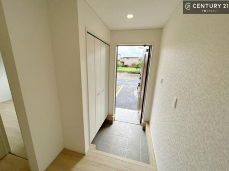 ���� �V���[�Y�{�b�N�X�t���Ȃ̂ŁA���ւ��Еt�����|�������₷���ł��I
�X�b�L���������ւŌ˂��J�����u�ԁA�������̂���S�n������Ԃ��o�}���Ă���܂��B
