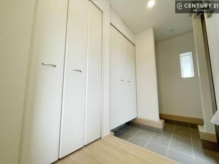 ���� �V���[�Y�{�b�N�X�t���Ȃ̂ŁA���ւ��Еt�����|�������₷���ł��I
�X�b�L���������ւŌ˂��J�����u�ԁA�������̂���S�n������Ԃ��o�}���Ă���܂��B