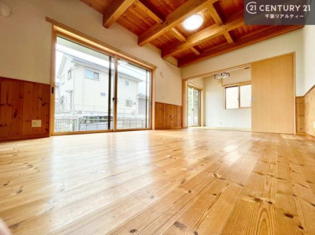 ���r���O �傫�ȑ����炽���Ղ�̗z���������閾�邢���r���O�B�J�����̂��郊�r���O�ŉƑ��c���̂��났�̎��Ԃ��߂����܂��I