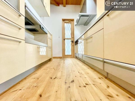 �L�b�`�� ���[�X�y�[�X���L�x�ŁA�����X�y�[�X���X�b�L���ƕЕt���Ђ�`�����p�ł��܂��I
���K�ɍ�Ƃ��ł��A�Ǝ��̌����A�b�v�I�����̗���������܂��I