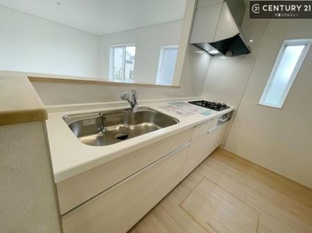 �L�b�`�� ���C�h�ȃV���N�ł��ˁI�������˂ɂ������������₷���Ǝ����y�X�d�l�̃V�X�e���L�b�`���ł��I
�f�U�C�����Ƌ@�\�������˂��L�b�`���Ő�����������܂��ˁI