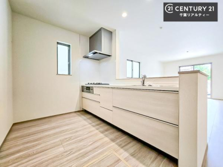 �L�b�`�� ��Ƃ肠�钲���X�y�[�X�ō�Ƃ����₷�����K�ȃL�b�`���ł��I
���q�l�ƈꏏ�ɂ��َq������y���߂�L�X�X�y�[�X�ł��B�y�����������ԂɂȂ肻���ł��ˁI
