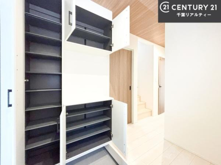 ���� �V���[�Y�{�b�N�X�t���Ȃ̂ŁA���ւ��Еt�����|�������₷���ł��I
�X�b�L���������ւŌ˂��J�����u�ԁA�������̂���S�n������Ԃ��o�}���Ă���܂��B