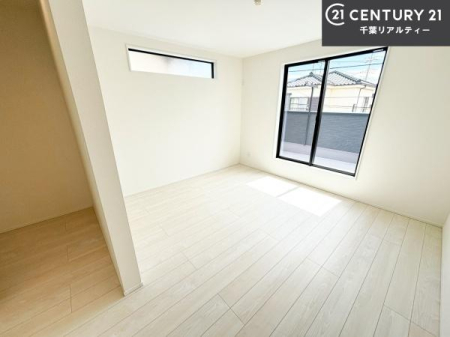 �m�� �o���R�j�[�ɖʂ��Ă���m���ł��B���邭�����肪����A���C����������ł��܂��I���N���āA�O�ɏo�Ĕw�L�т����[�ċz�����ǂ������}������邱�Ƃ��ł��܂��B