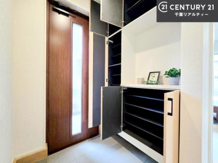 ���� �V���[�Y�{�b�N�X�t���Ȃ̂ŁA���ւ��Еt�����|�������₷���ł��I
�X�b�L���������ւŌ˂��J�����u�ԁA�������̂���S�n������Ԃ��o�}���Ă���܂��B