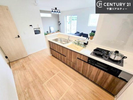 �L�b�`�� ��Ƃ肠�钲���X�y�[�X�ō�Ƃ����₷�����K�ȃL�b�`���ł��I
���q�l�ƈꏏ�ɂ��َq������y���߂�L�X�X�y�[�X�ł��B�y�����������ԂɂȂ肻���ł��ˁI