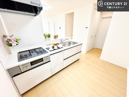 �L�b�`�� ��Ƃ肠�钲���X�y�[�X�ō�Ƃ����₷�����K�ȃL�b�`���ł��I
���q�l�ƈꏏ�ɂ��َq������y���߂�L�X�X�y�[�X�ł��B�y�����������ԂɂȂ肻���ł��ˁI