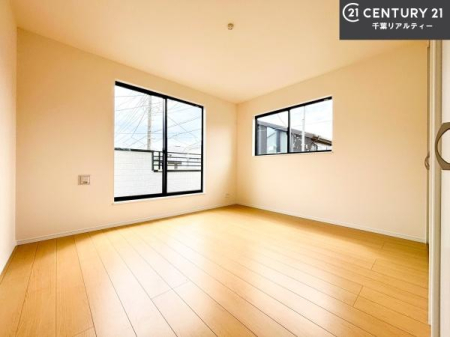 �m�� �o���R�j�[�ɖʂ��Ă���m���ł��B���邭�����肪����A���C����������ł��܂��I���N���āA�O�ɏo�Ĕw�L�т����[�ċz�����ǂ������}������邱�Ƃ��ł��܂��B