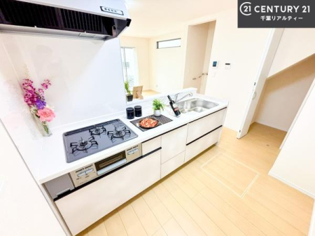 �L�b�`�� ��Ƃ肠�钲���X�y�[�X�ō�Ƃ����₷�����K�ȃL�b�`���ł��I
���q�l�ƈꏏ�ɂ��َq������y���߂�L�X�X�y�[�X�ł��B�y�����������ԂɂȂ肻���ł��ˁI